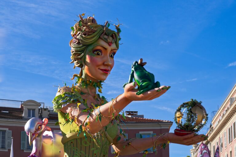 Cortège et animations de rue lors de la Fête des Mai à Nice le 31 mai 2026
